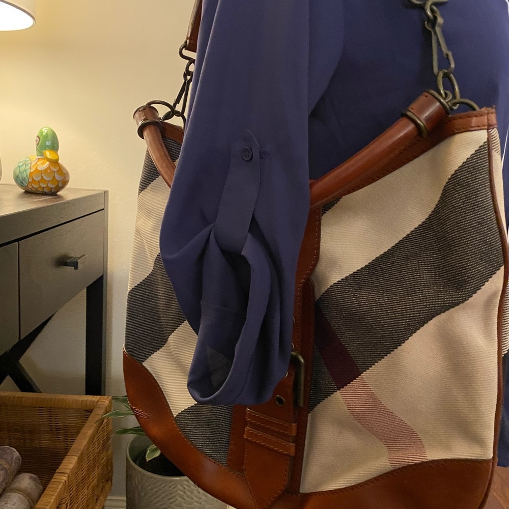 BURBERRY Large Signature Buckle Bag - Picture 3 of 16